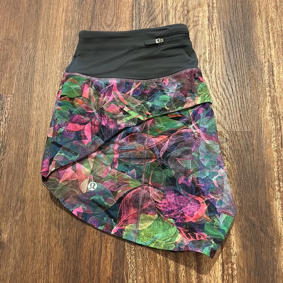 Lululemon speed up size 4 - Picture 2 of 5